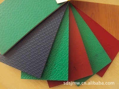 室內運動地板選購指南 塑料、塑膠與橡膠地板的比較